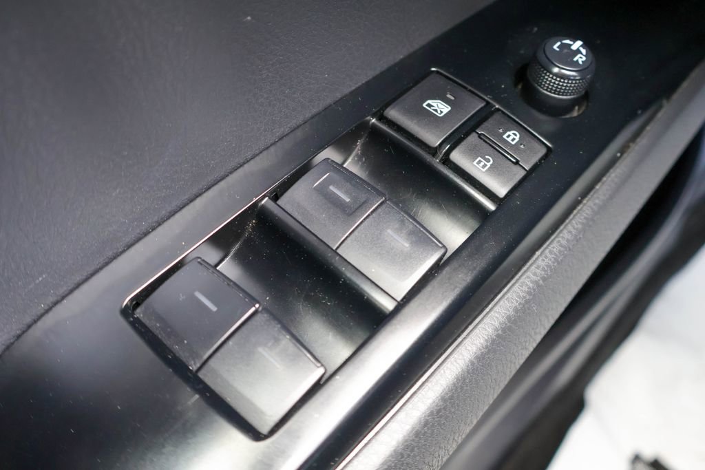 Used 2025 Toyota Camry SE FWD image 19