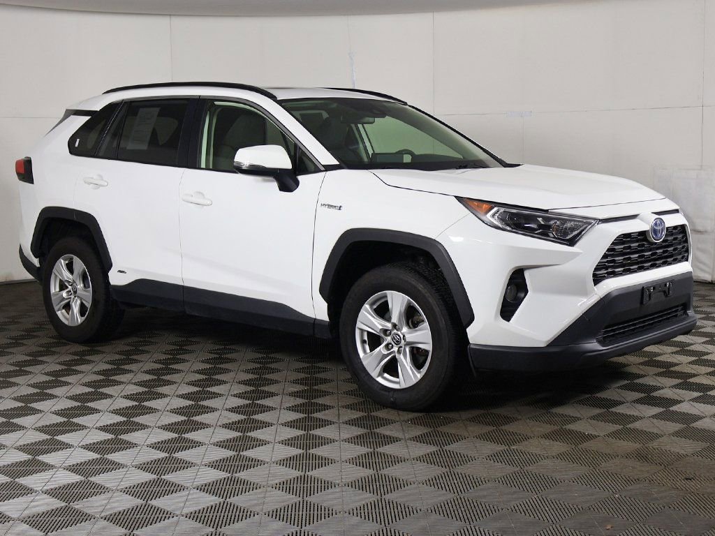 Used 2020 Toyota RAV4 XLE w/ Convenience Package AWD/4WD image 2