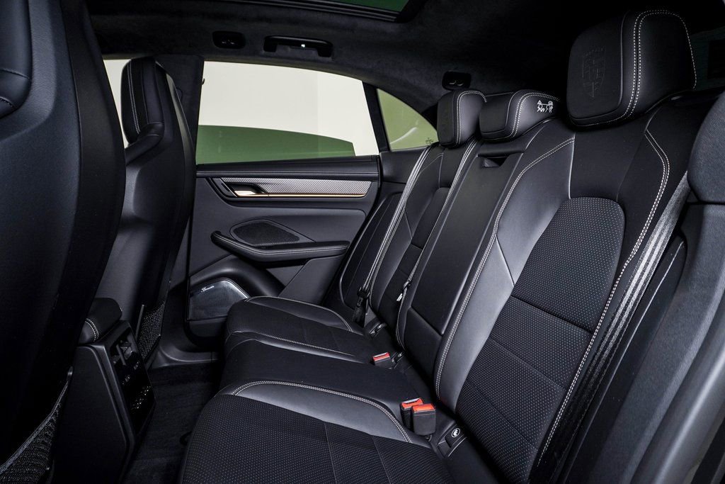 Certified 2025 Porsche Macan Turbo Electric image 17