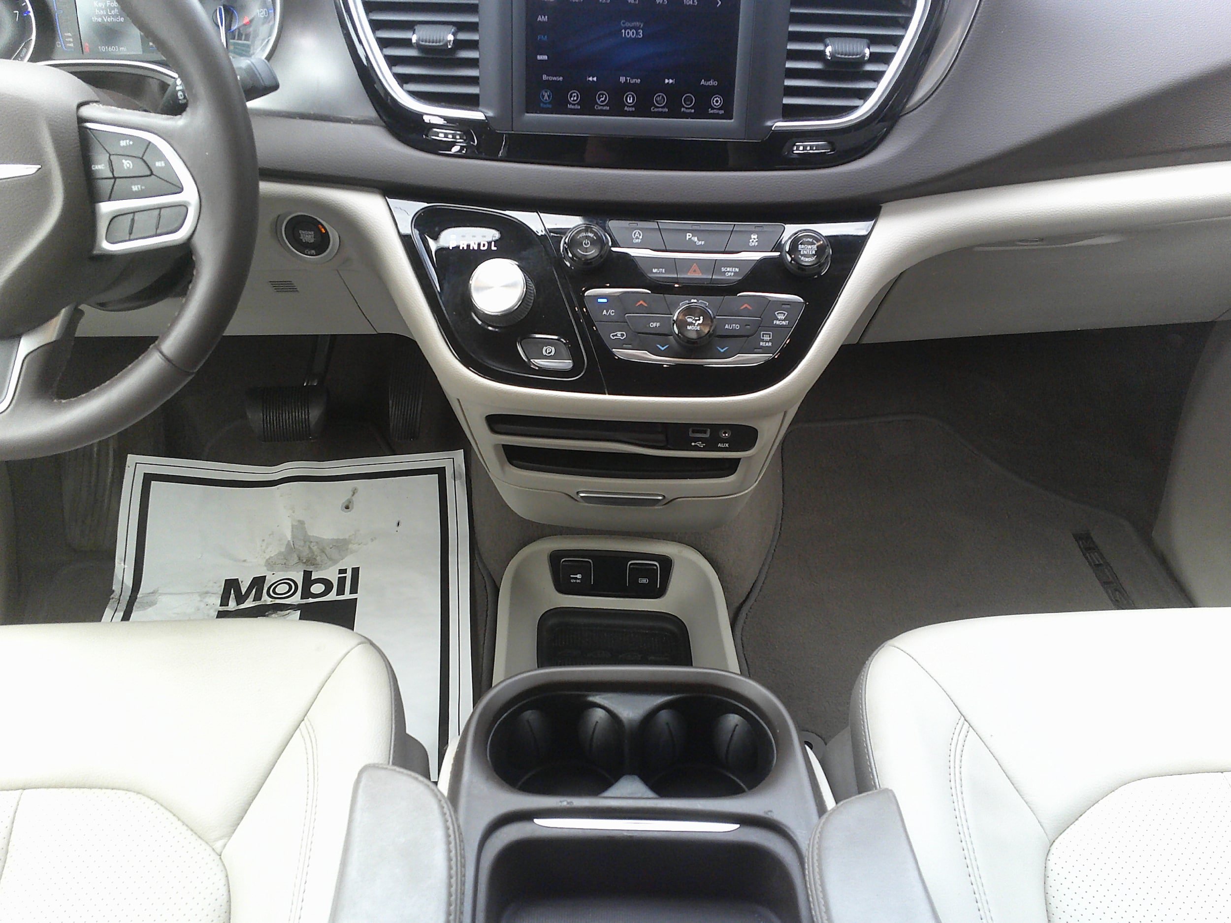 Used 2018 Chrysler Pacifica Touring-L FWD image 19