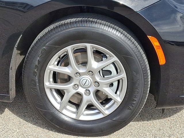 Used 2025 Chrysler Pacifica Select image 8