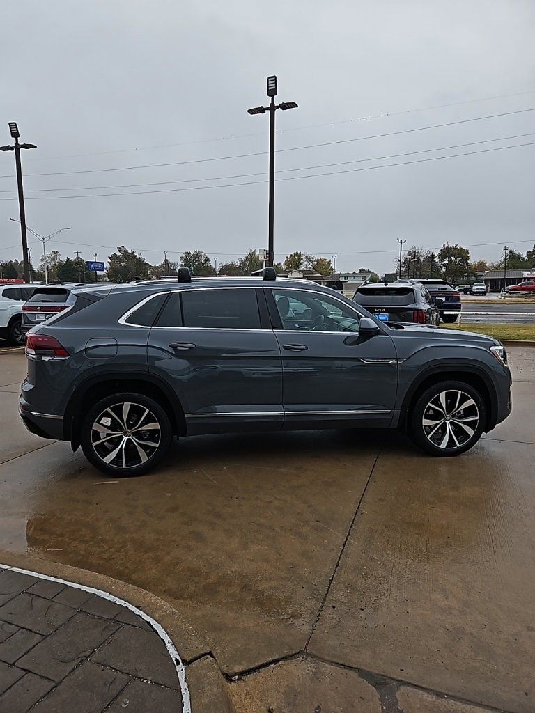 New 2026 Volkswagen Atlas Cross Sport SEL Premium R-Line image 4