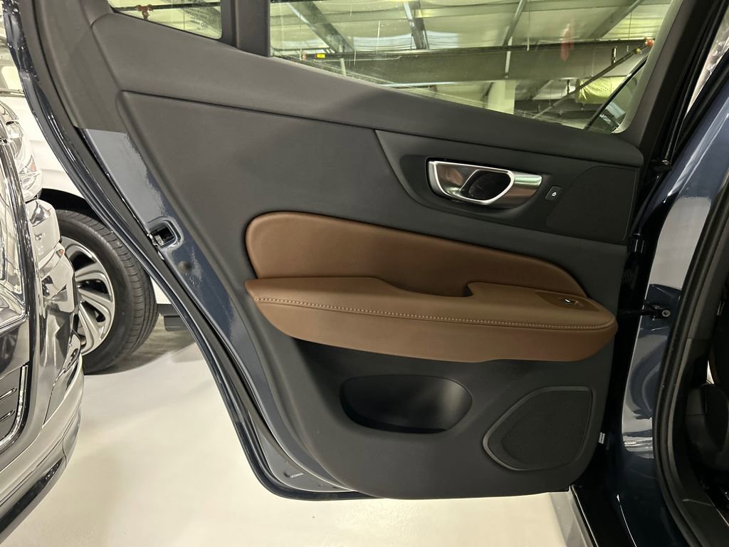 Certified 2025 Volvo V60 B5 Cross Country Plus AWD/4WD image 22
