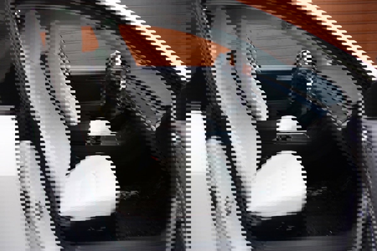 Used 2023 Tesla Model 3 Standard Range image 30