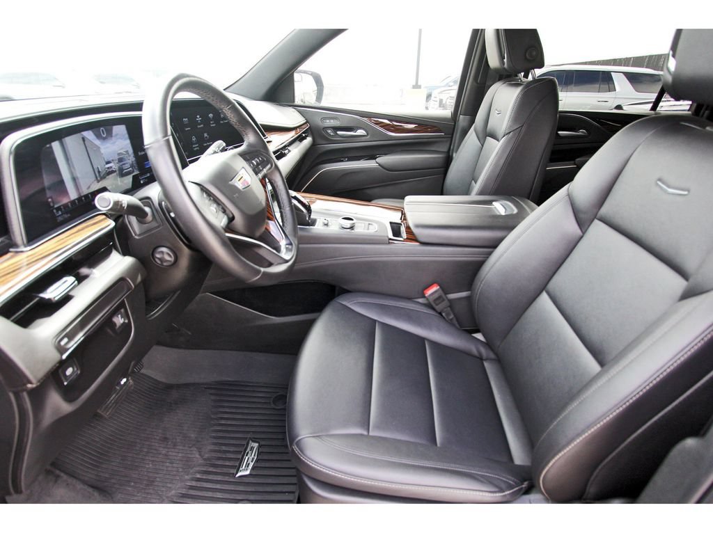 Used 2024 Cadillac Escalade ESV Luxury RWD image 6