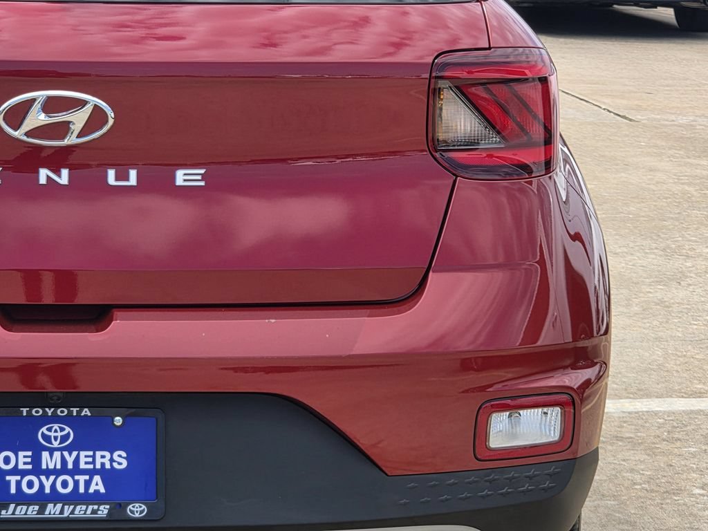 Used 2025 Hyundai Venue SE FWD image 9