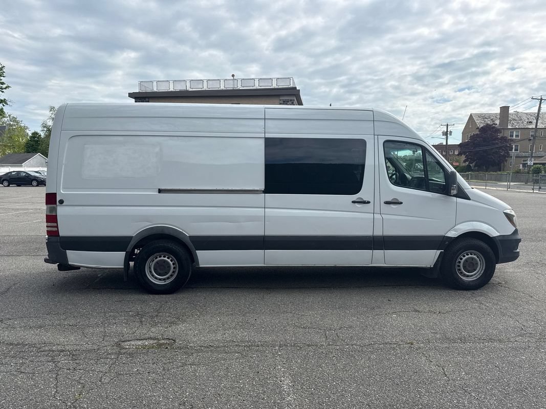 Used 2018 Mercedes-Benz Sprinter 2500 image 9