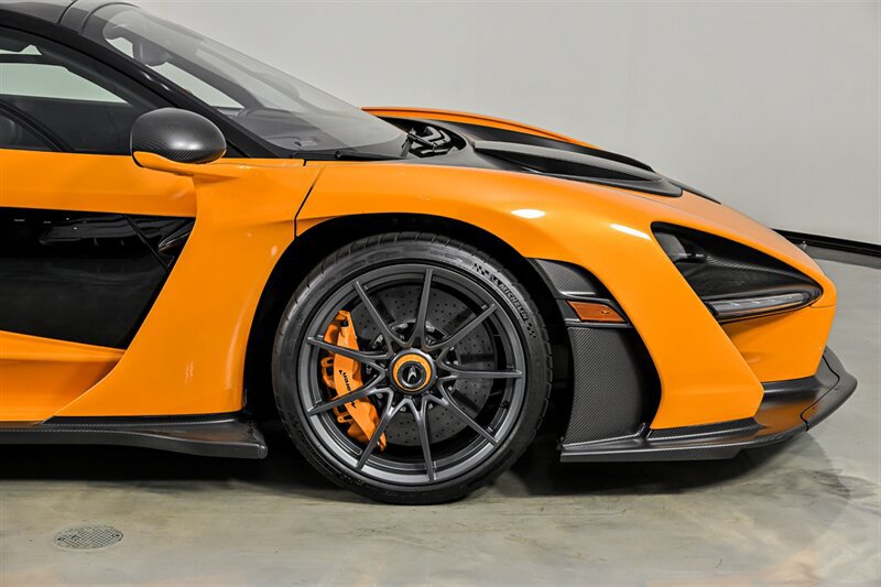Used 2019 McLaren Senna RWD image 18