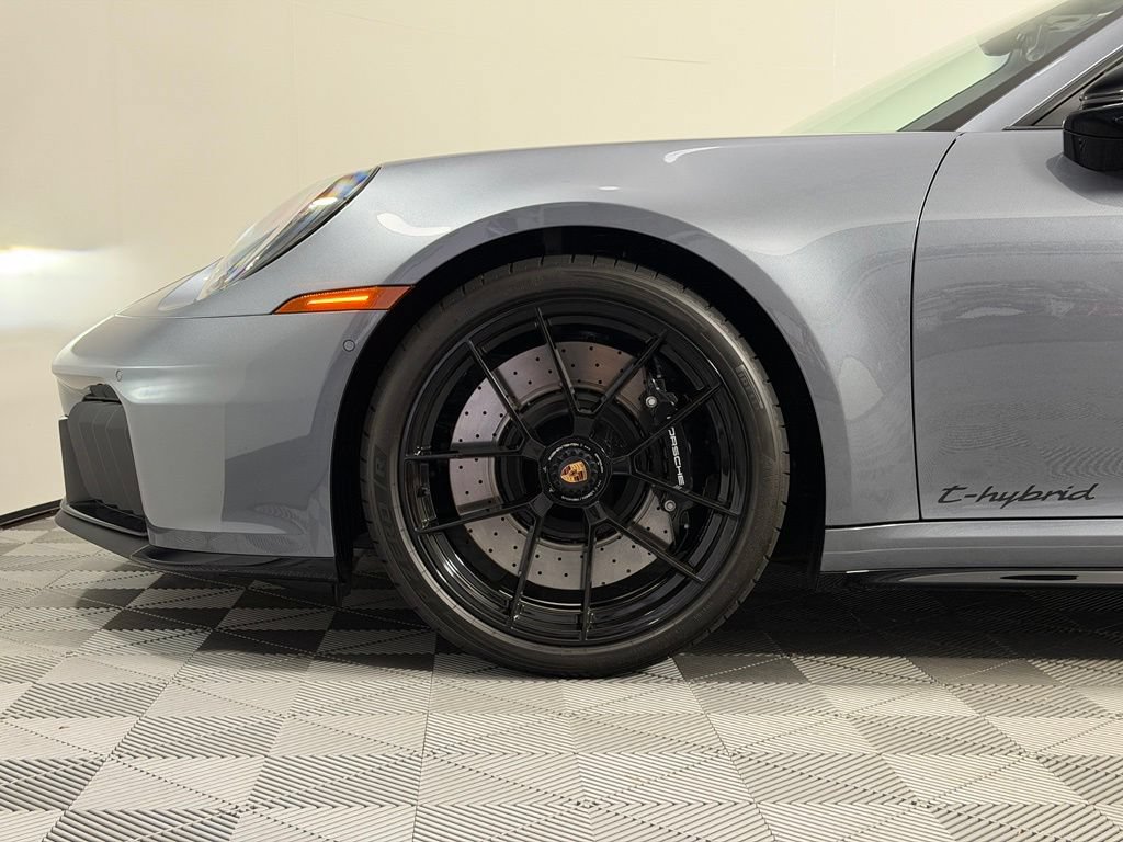 Certified 2026 Porsche 911 Targa 4 GTS AWD/4WD image 12