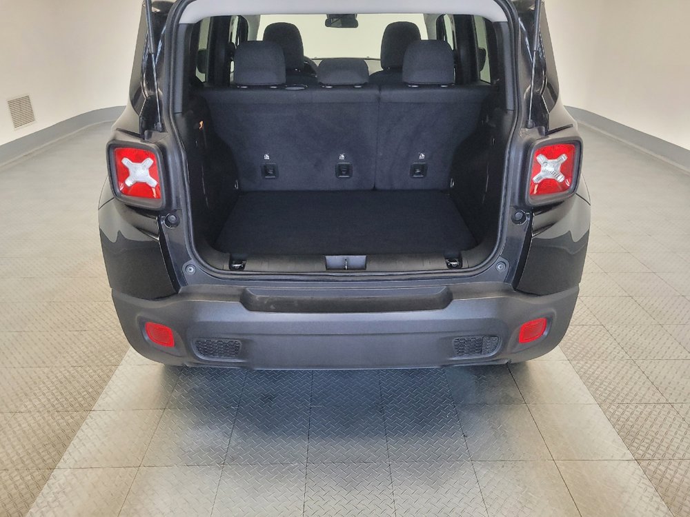 Used 2023 Jeep Renegade Latitude AWD/4WD image 29