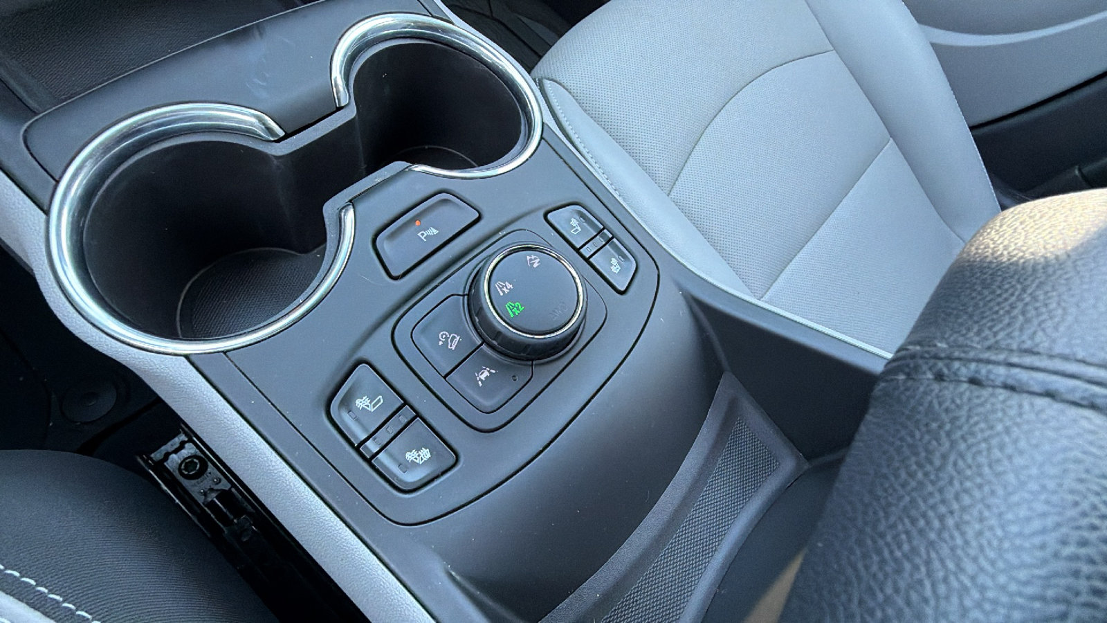 Used 2022 GMC Terrain SLT w/ Infotainment Package II AWD/4WD image 31