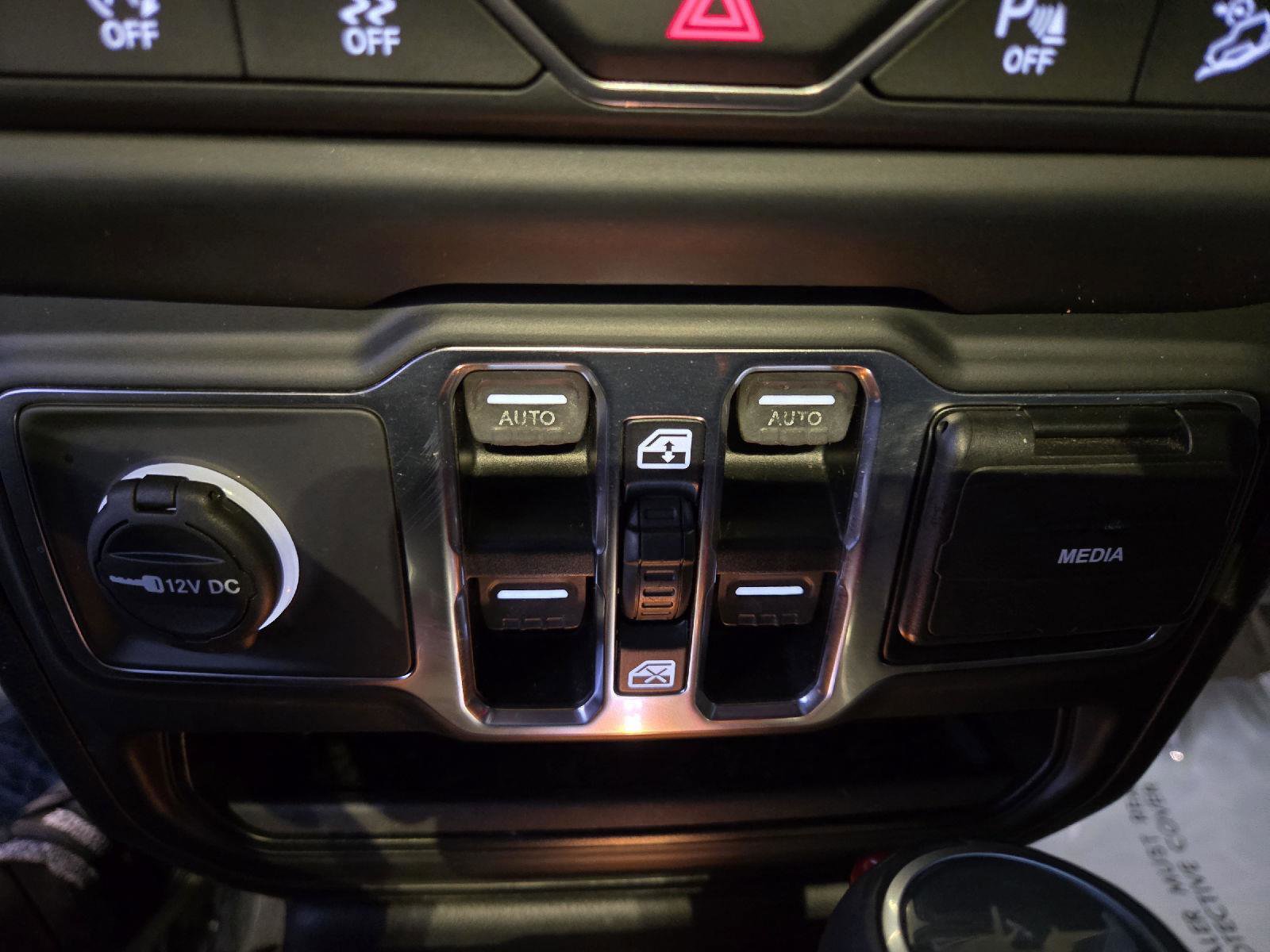 Used 2019 Jeep Wrangler Unlimited Sahara image 39