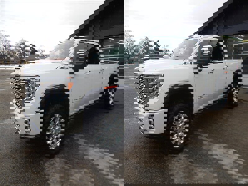 Used 2021 GMC Sierra 3500 Denali w/ Denali Ultimate Package image 3