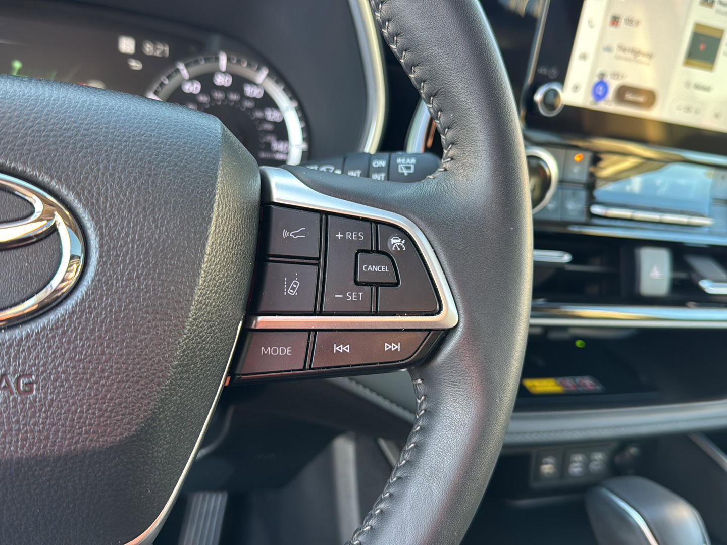 Certified 2025 Toyota Highlander XLE image 19