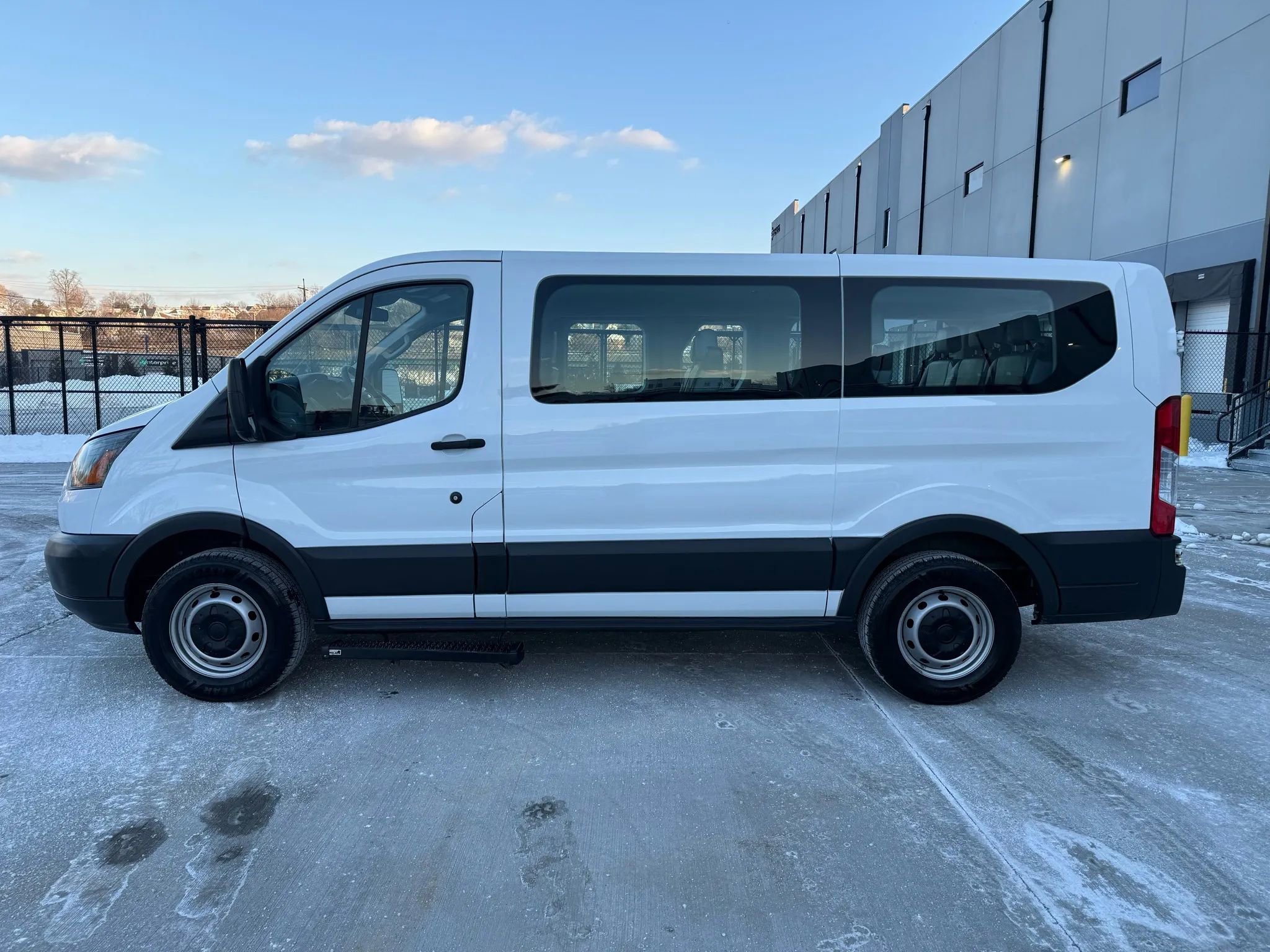 Used 2015 Ford Transit 150 XL image 4