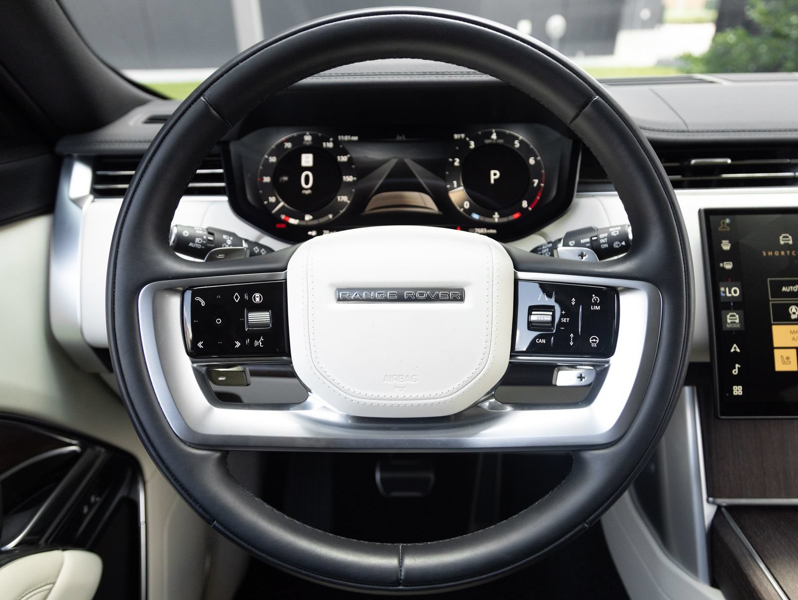 Used 2025 Land Rover Range Rover SE AWD/4WD image 13
