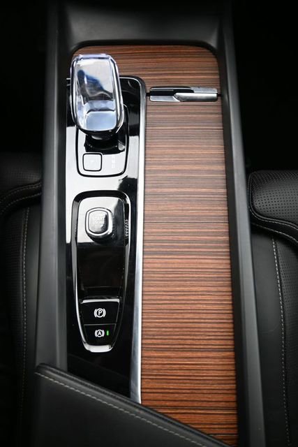 Used 2024 Volvo XC60 B5 Ultimate w/ Climate Package image 10