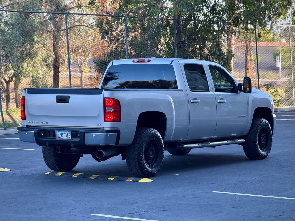 Used 2010 Chevrolet Silverado 2500 LTZ w/ Convenience Package image 4