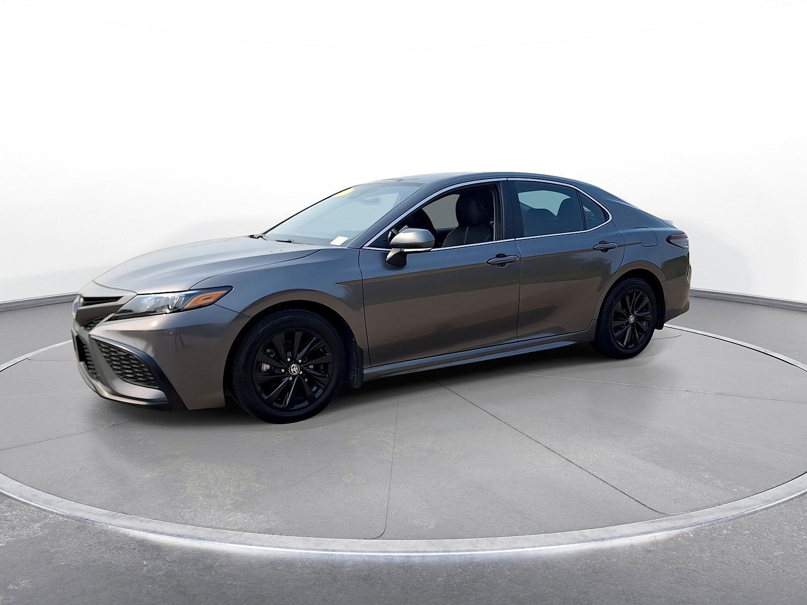 Used 2024 Toyota Camry SE FWD image 4