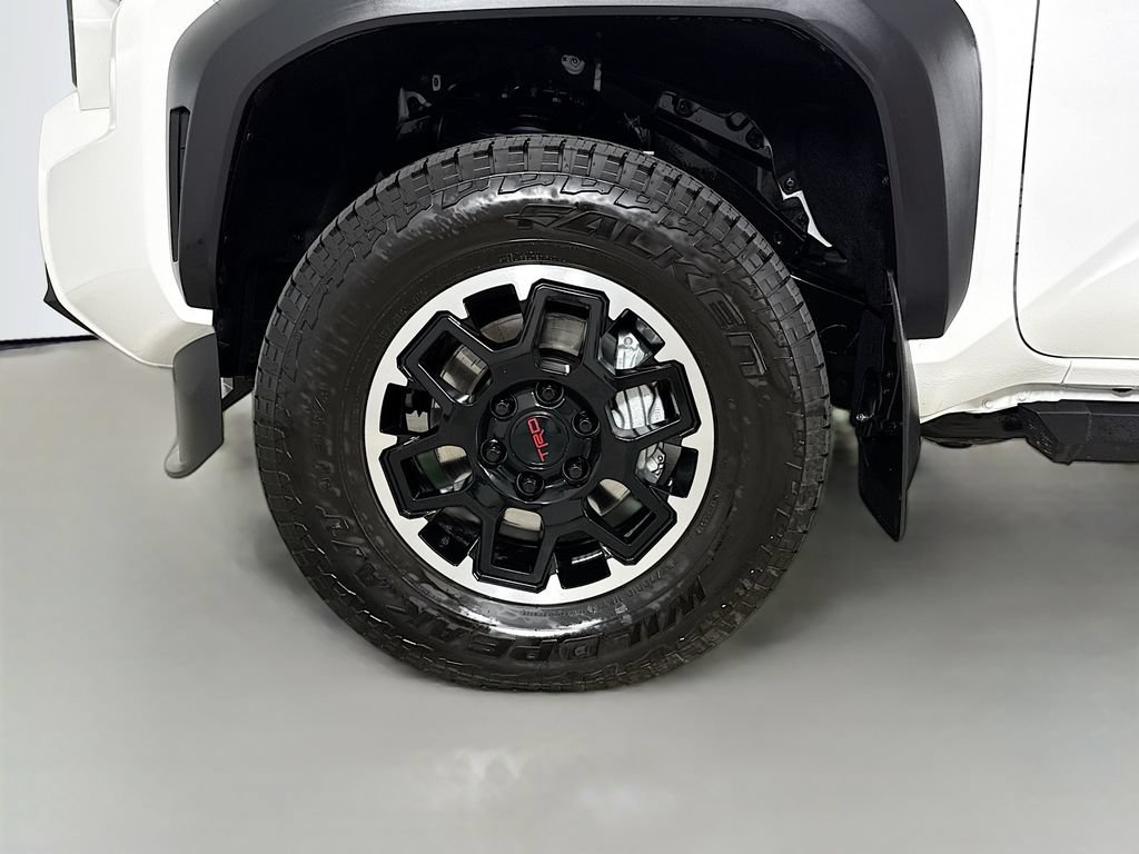 Certified 2024 Toyota Tacoma TRD Off-Road AWD/4WD image 32