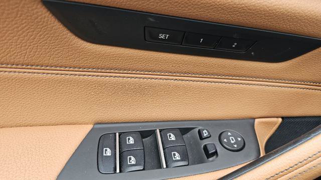 Used 2019 BMW 530e xDrive w/ Convenience Package AWD/4WD image 26