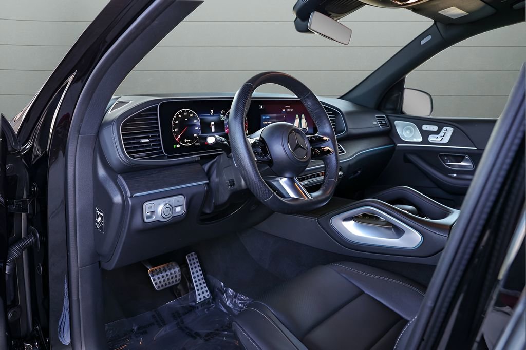 Used 2025 Mercedes-Benz GLS 450 4MATIC image 38