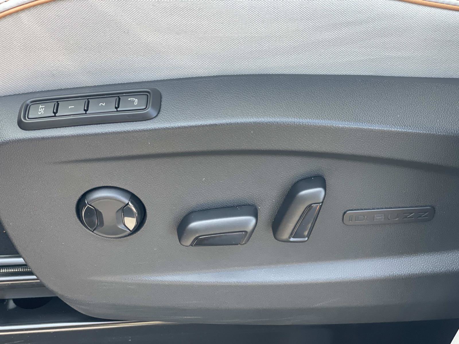 Certified 2025 Volkswagen ID. Buzz 1st Edition RWD image 22