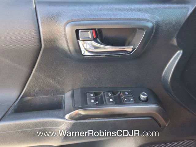 Used 2016 Toyota Tacoma TRD Sport w/ Premium & Technology Package RWD image 32