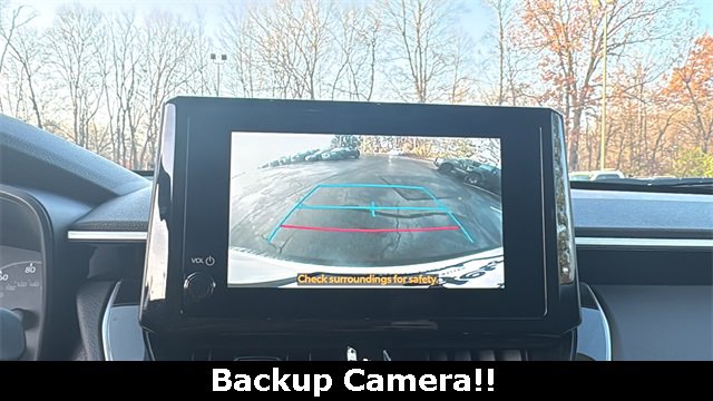 Used 2024 Toyota Corolla Cross LE image 3