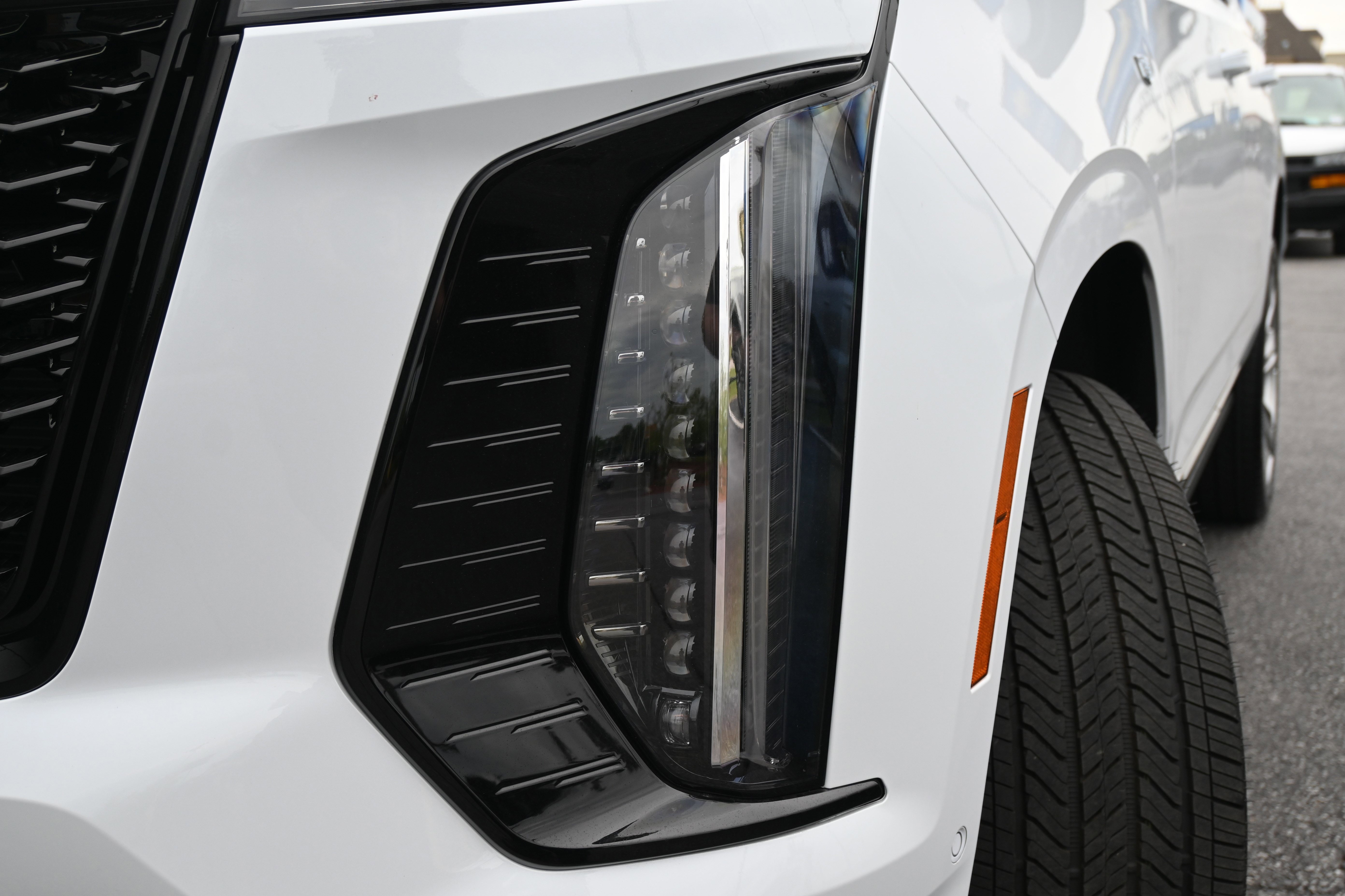 Used 2026 Cadillac Escalade Platinum Sport w/ LPO, Floor Liner Package AWD/4WD image 6