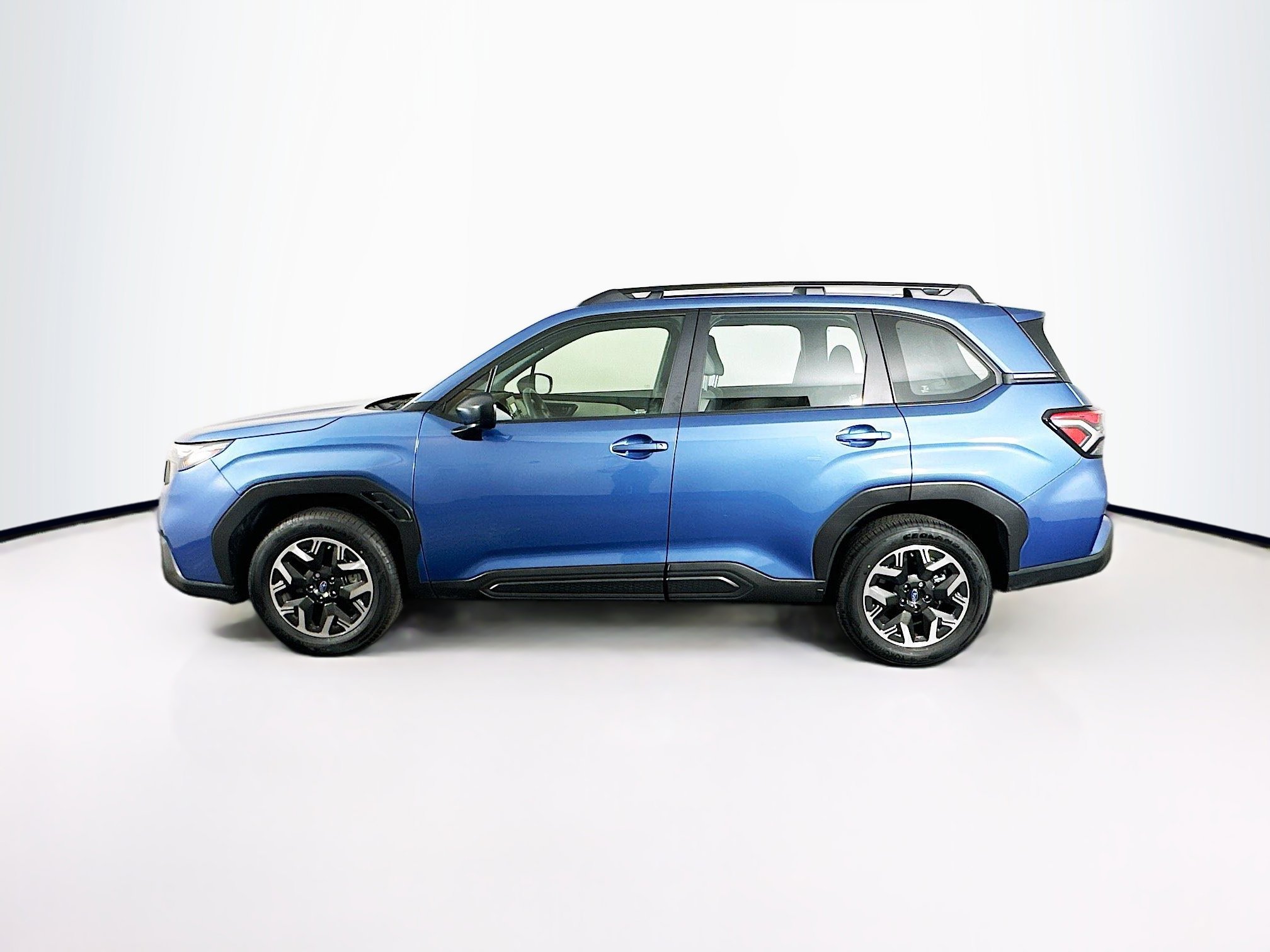 Used 2025 Subaru Forester AWD/4WD image 4