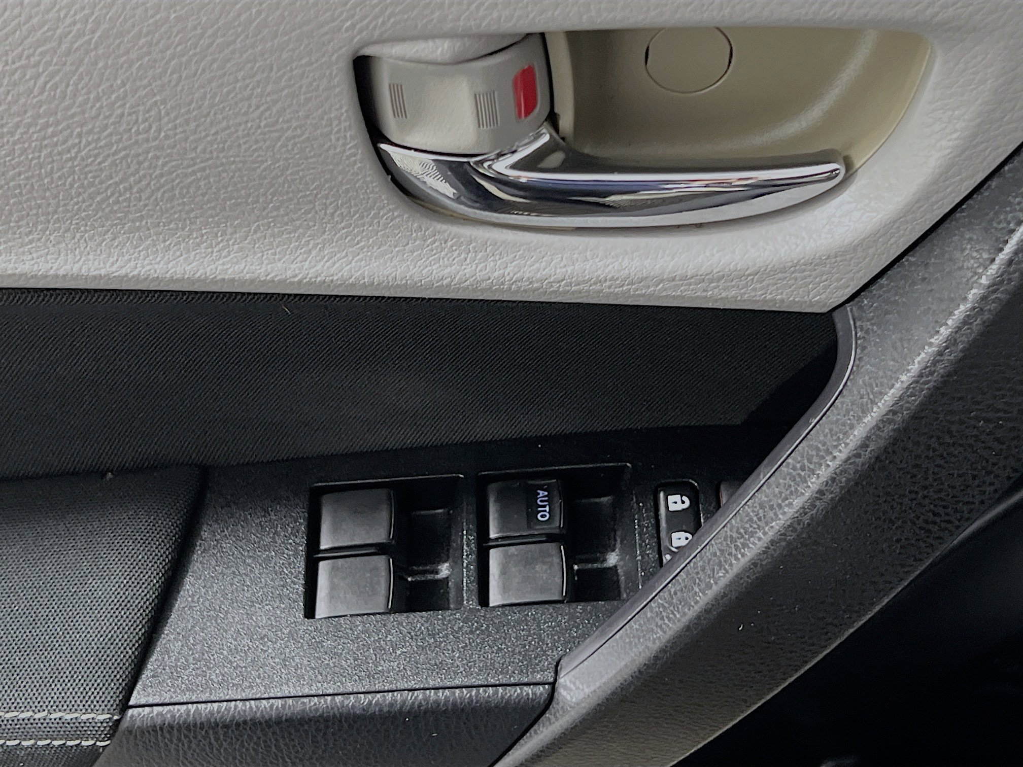 Used 2019 Toyota Corolla LE FWD image 17