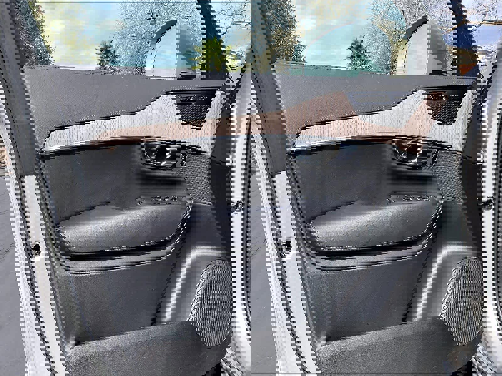 Used 2023 Volvo XC90 T8 Ultimate w/ Protection Package image 26