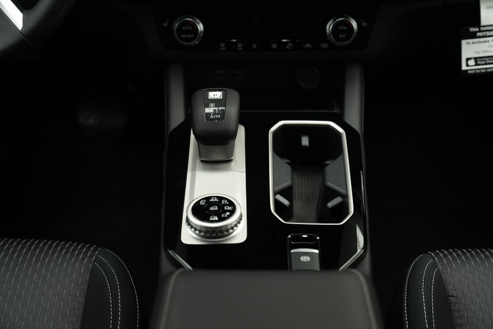 Used 2025 Mitsubishi Outlander ES image 25