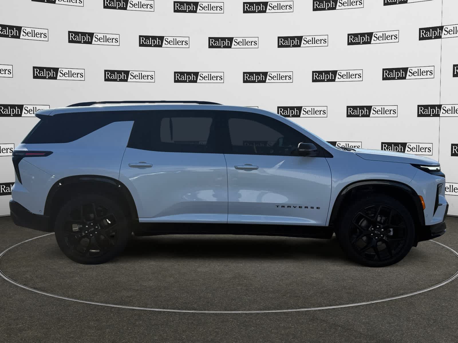 Used 2024 Chevrolet Traverse RS FWD image 7