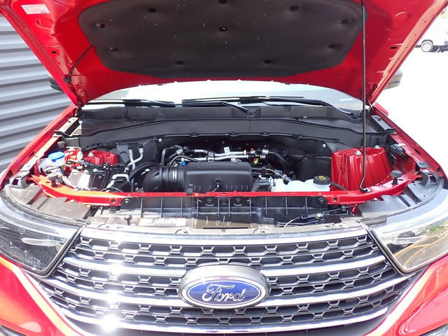 Certified 2024 Ford Explorer XLT w/ Equipment Group 202A AWD/4WD image 15