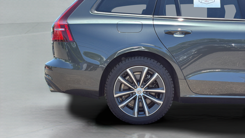 Used 2021 Volvo V60 T5 Momentum FWD image 25