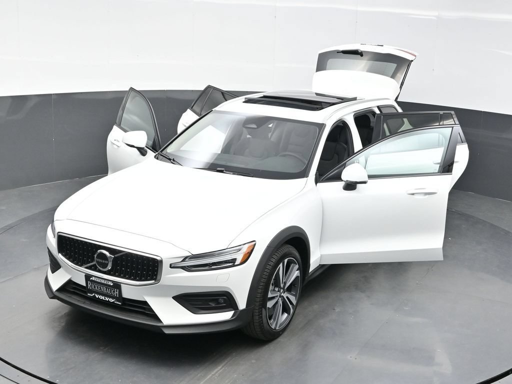 New 2026 Volvo V60 B5 Cross Country Plus w/ Protection Package Premier AWD/4WD image 38