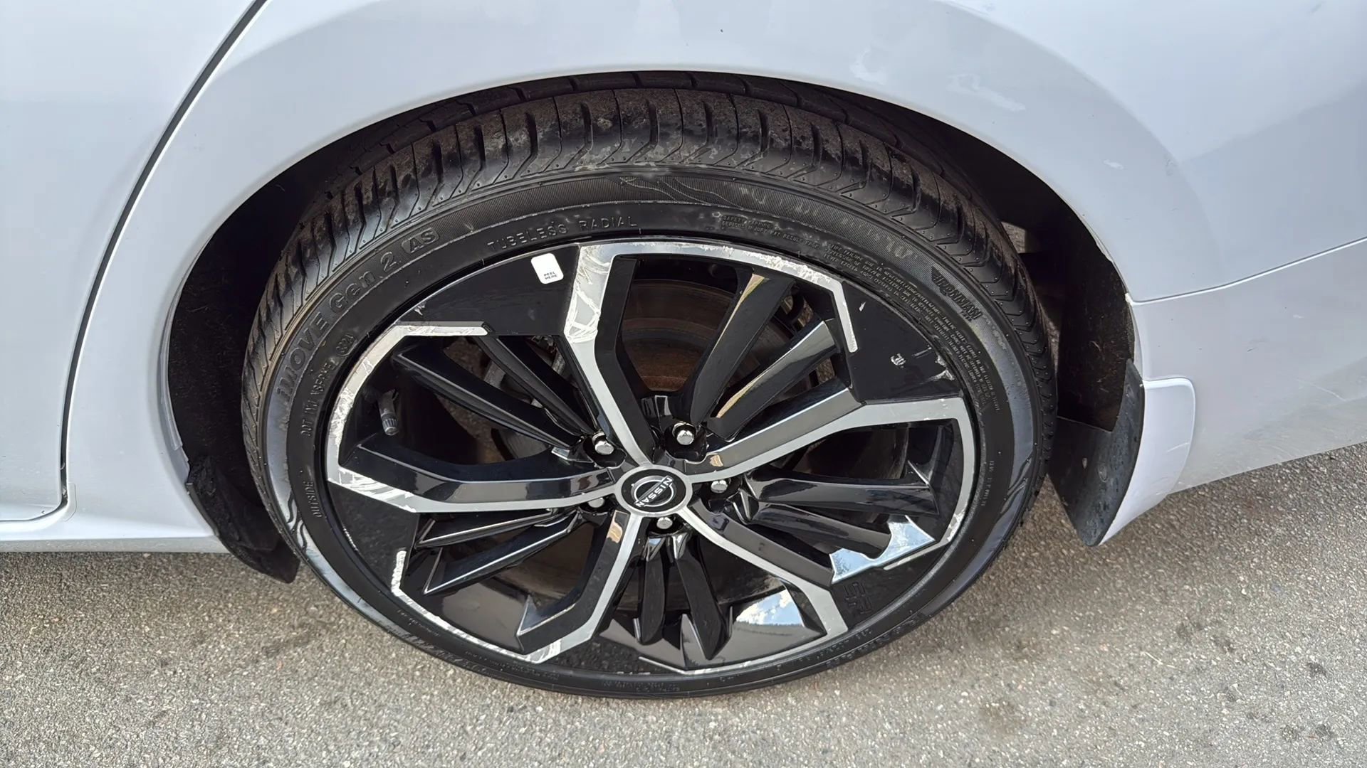 Used 2024 Nissan Altima 2.5 SR w/ SR Premium Package image 9