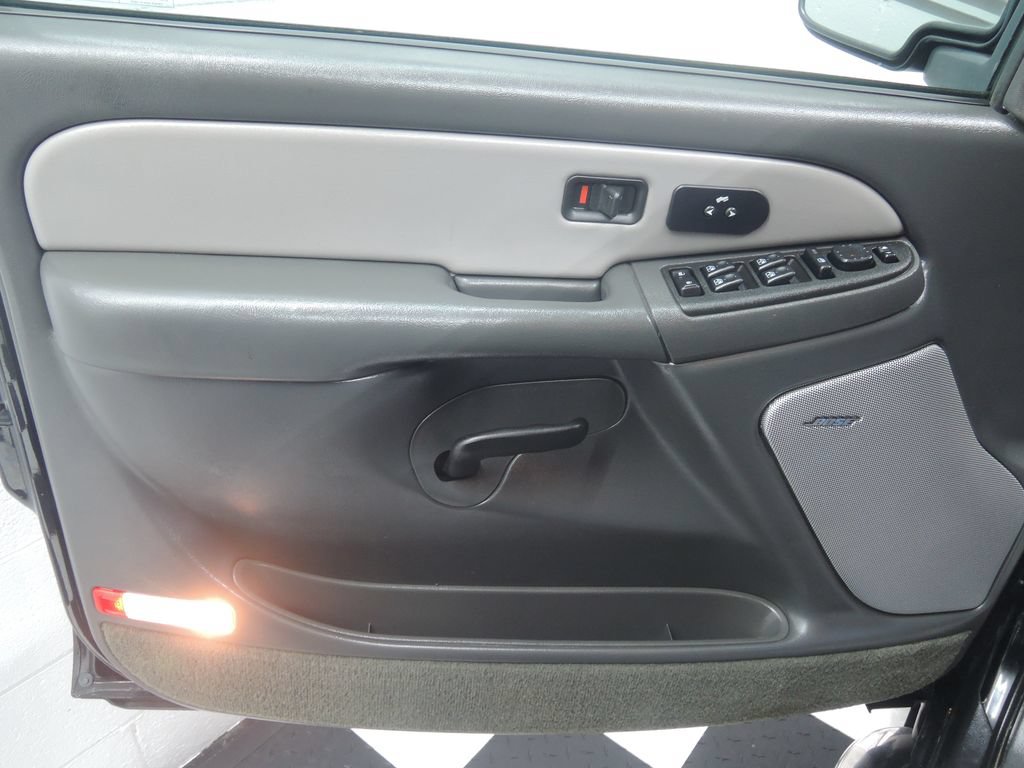 Used 2003 Chevrolet Avalanche 4x4 w/ The North Face Edition image 24
