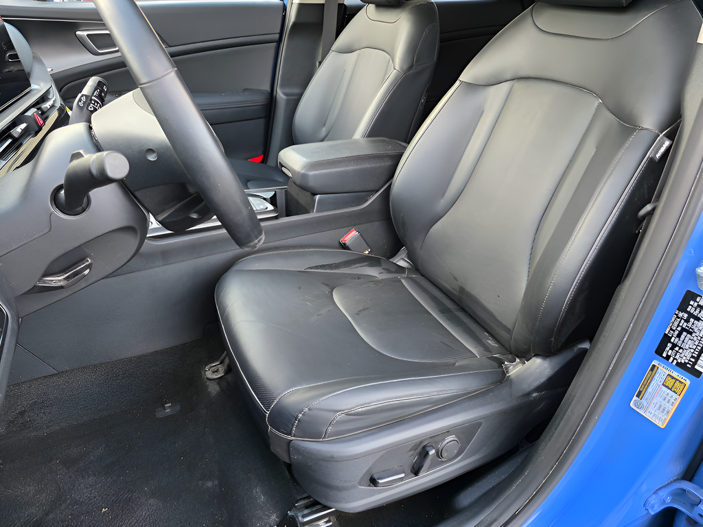 Used 2026 Kia Sportage EX FWD image 16