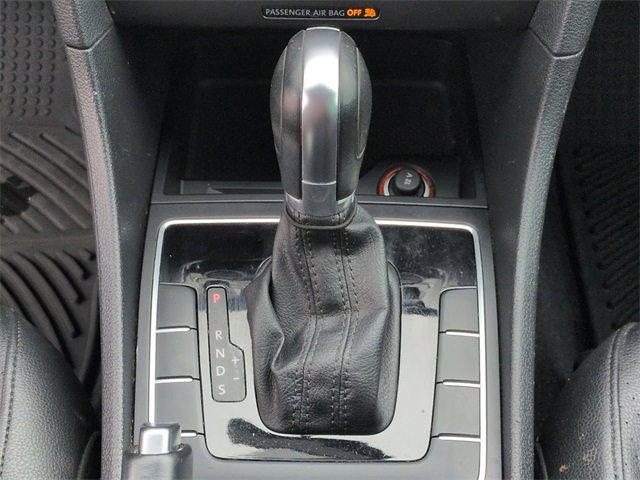 Used 2017 Volkswagen Passat 1.8T R-Line image 13