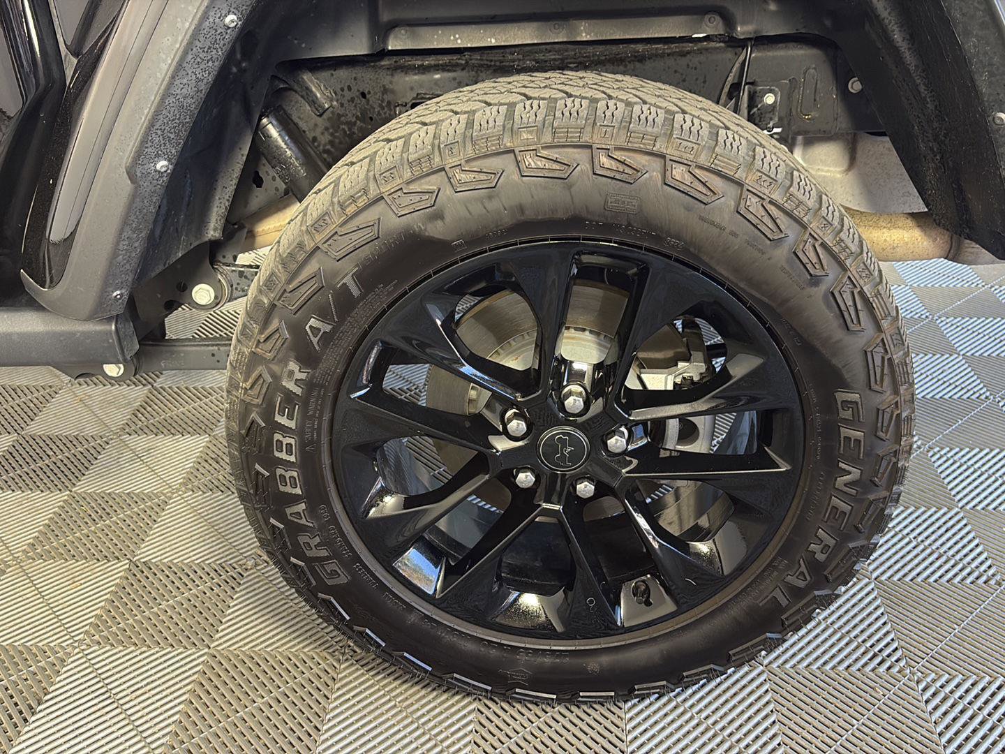 Used 2025 Jeep Gladiator Sport AWD/4WD image 15