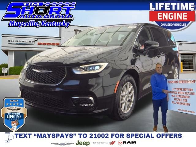 Used 2024 Chrysler Pacifica Touring-L FWD image 1