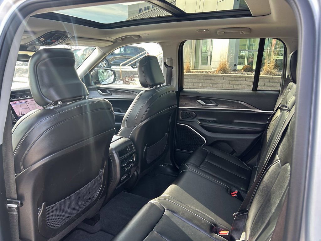 Used 2022 Jeep Grand Cherokee Limited image 13