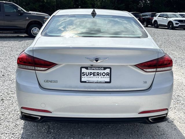 Used 2015 Hyundai Genesis 3.8 RWD image 4