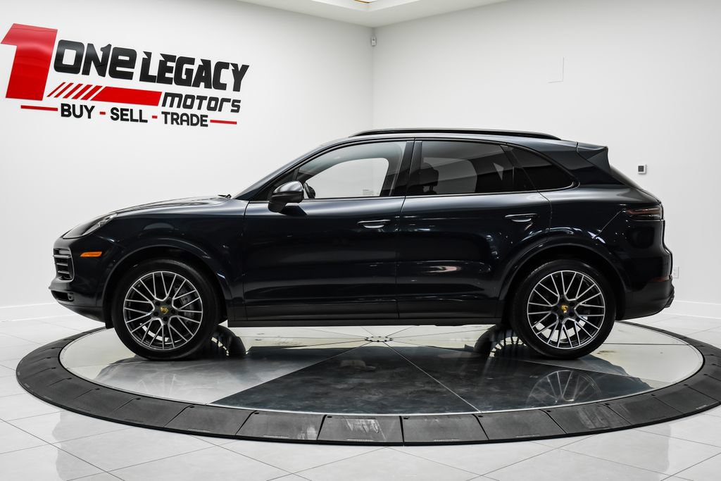 Used 2023 Porsche Cayenne w/ Premium Package AWD/4WD image 16