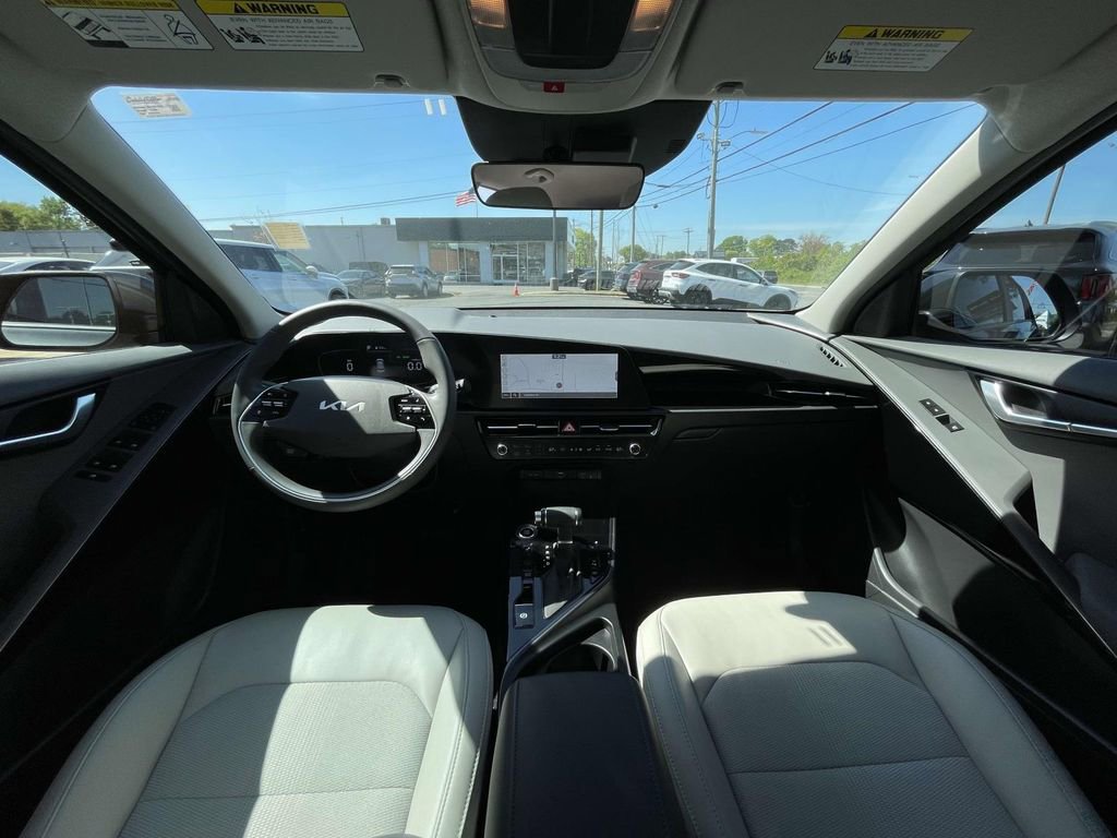 Used 2025 Kia Niro EX image 25