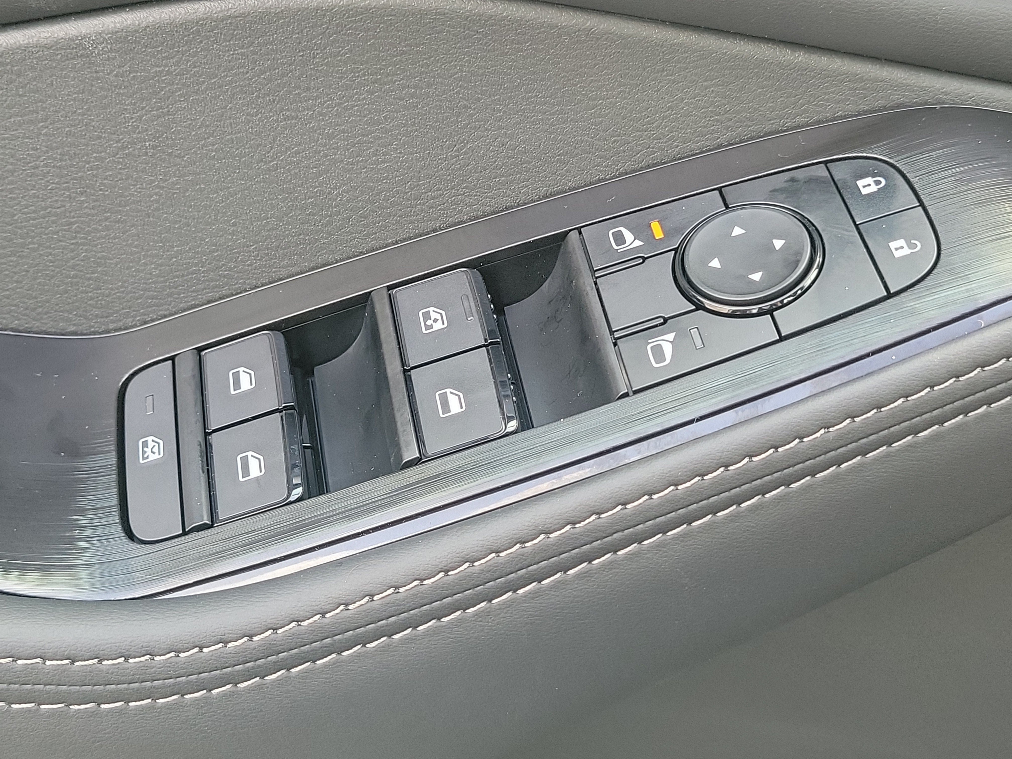 New 2027 Nissan Rogue SV FWD image 30
