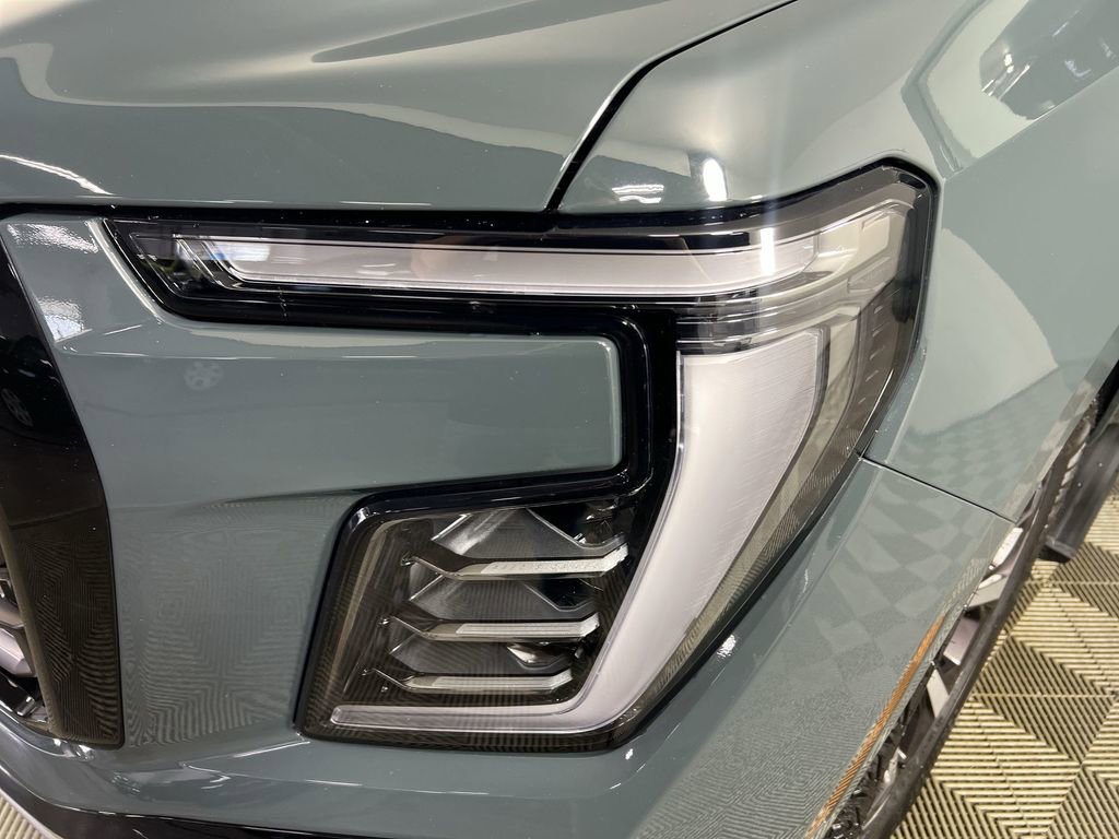 Certified 2025 GMC Yukon AT4 Ultimate w/ LPO, Floor Liner Package AWD/4WD image 35